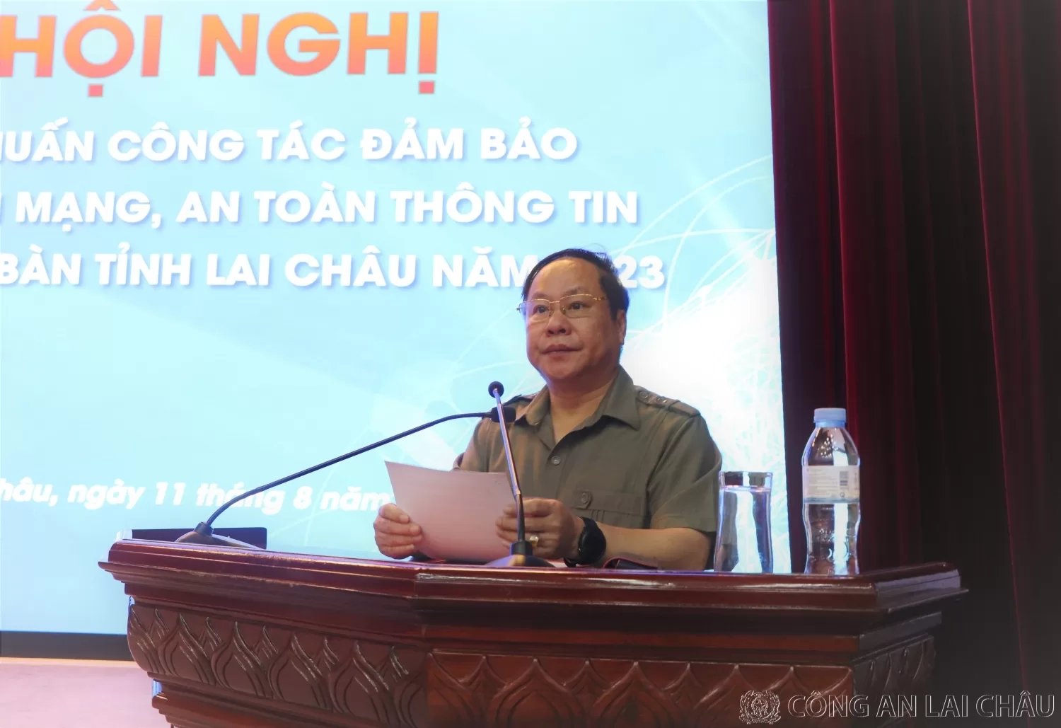 Đồng chí Tống Thanh Hải - Phó Chủ tịch Thường trực UBND tỉnh, Phó trưởng Tiểu ban Thường trực Tiểu ban An toàn, An ninh mạng tỉnh phát biểu chỉ đạo Hội nghị.