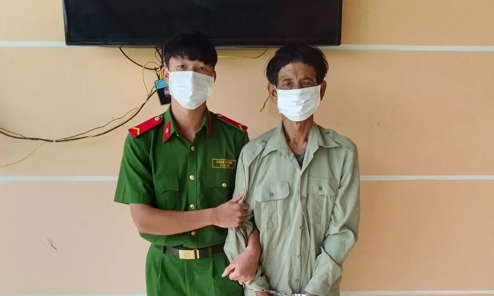 Bắt giữ đối tượng truy nã sau gần 01 năm lẩn trốn trong rừng