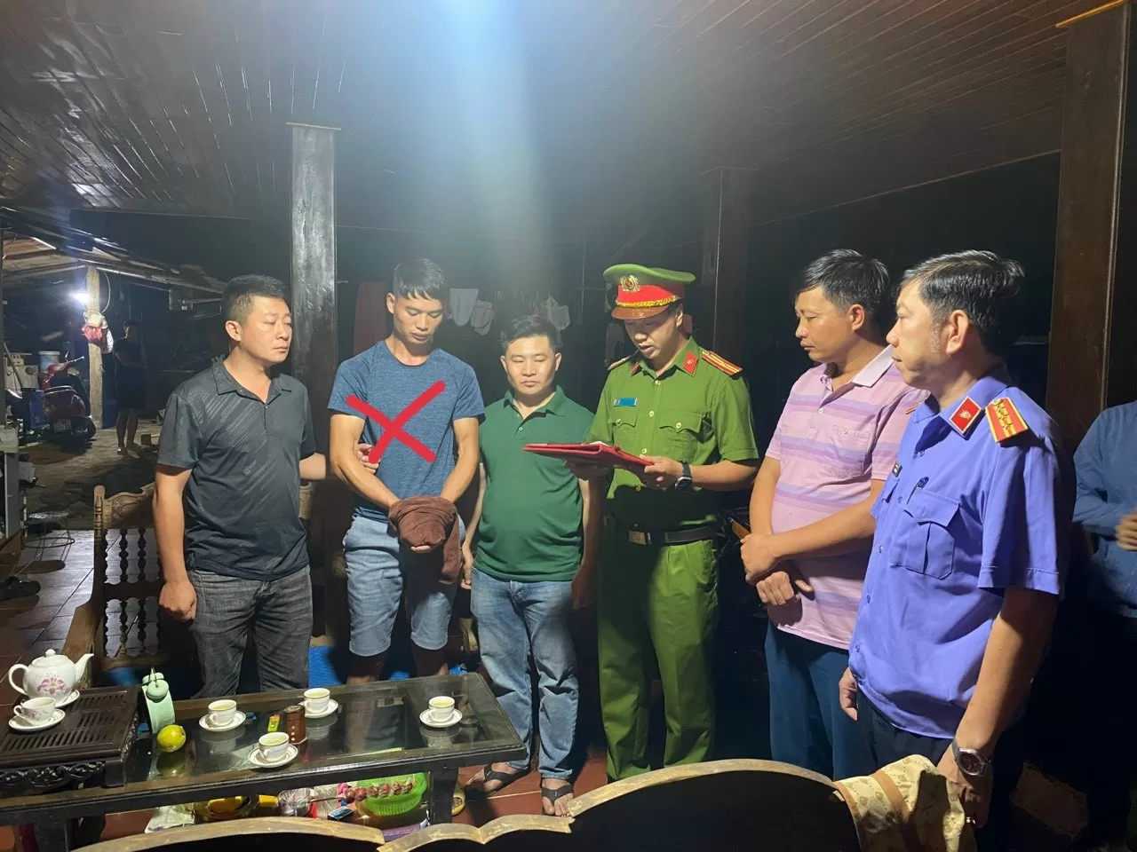 Đối tượng bị bắt (dấu x)