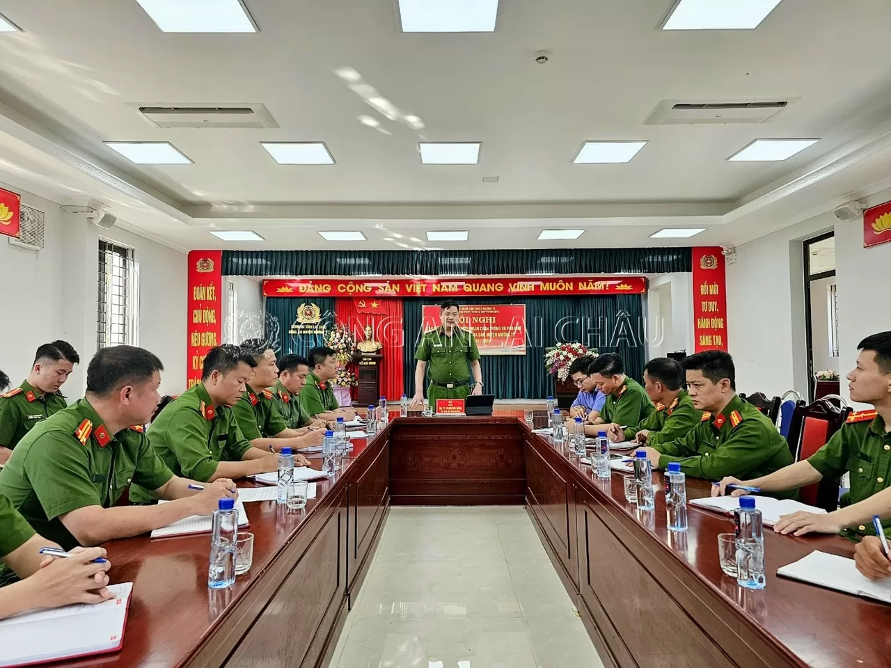 Đồng chí Đại tá Phạm Hải Đăng - Phó Giám đốc Công an tỉnh cùng đoàn công tác làm việc với lãnh đạo và cán bộ chủ chốt Công an huyện Mường Tè