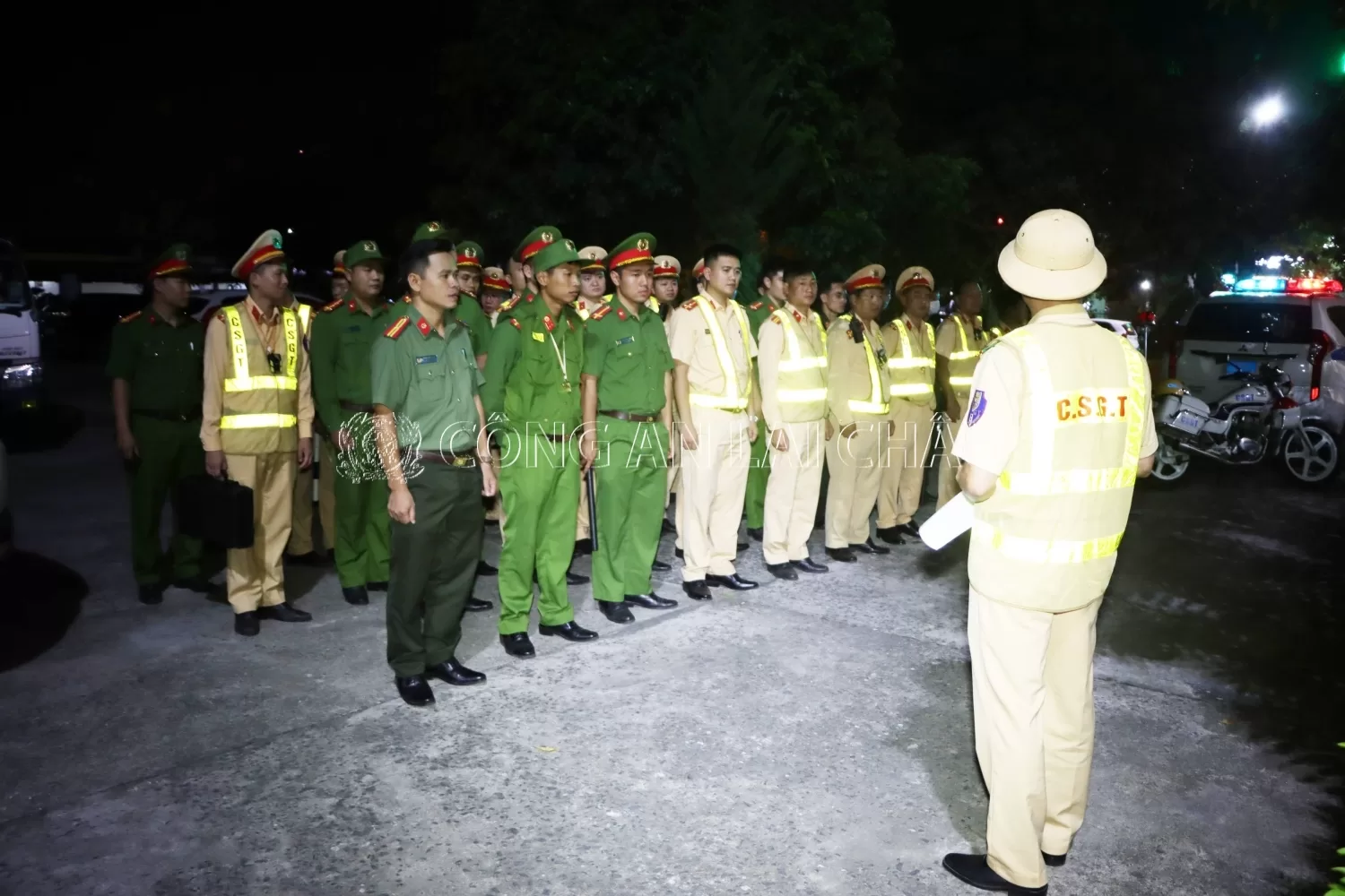 Lực lượng Công an triển khai lực lượng tuần tra kiểm soát , xử lý vi phạm trật tự an toàn giao thông