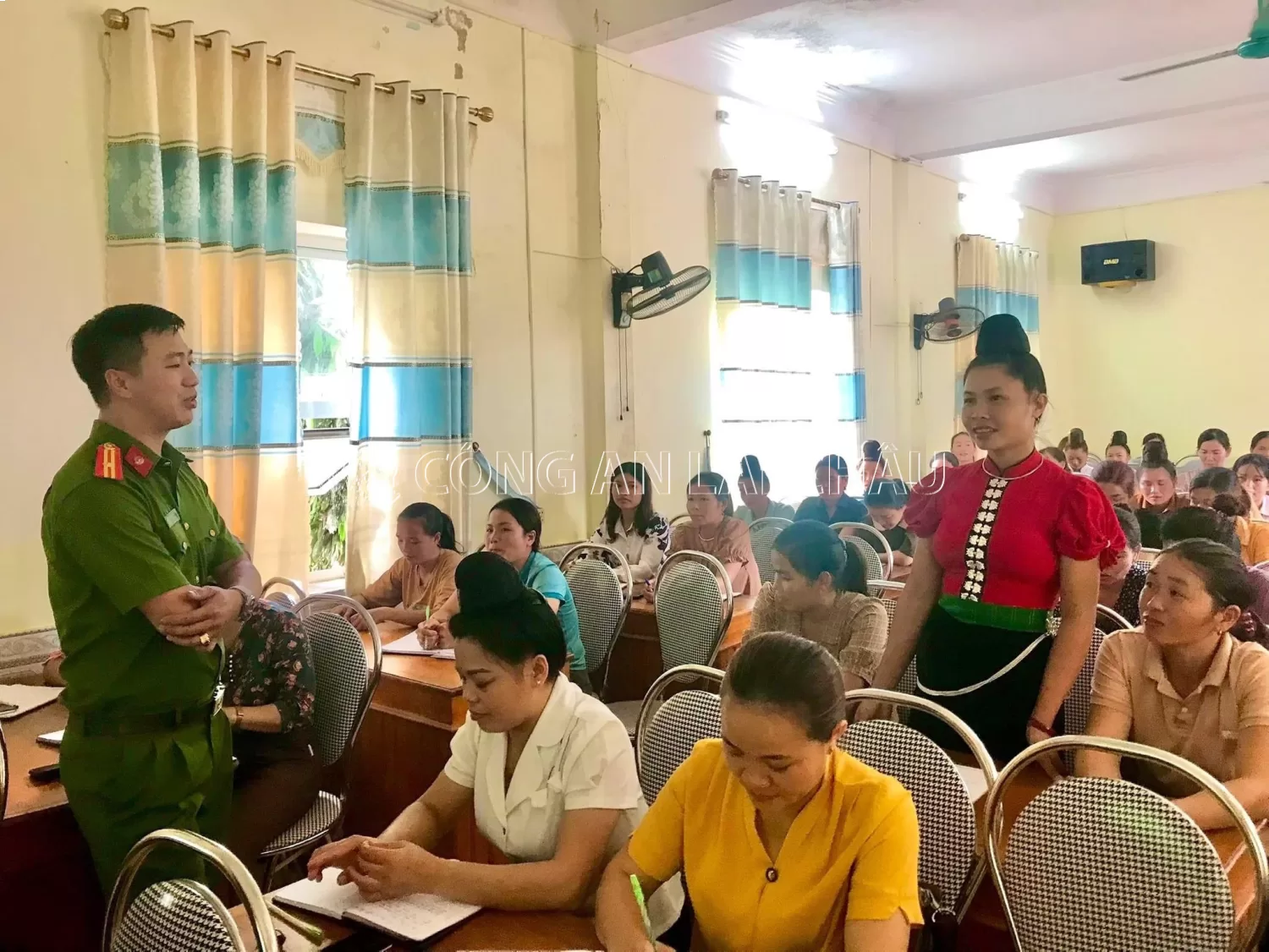 Tuyên truyền “Phòng, chống tội phạm lừa đảo trên không gian mạng”