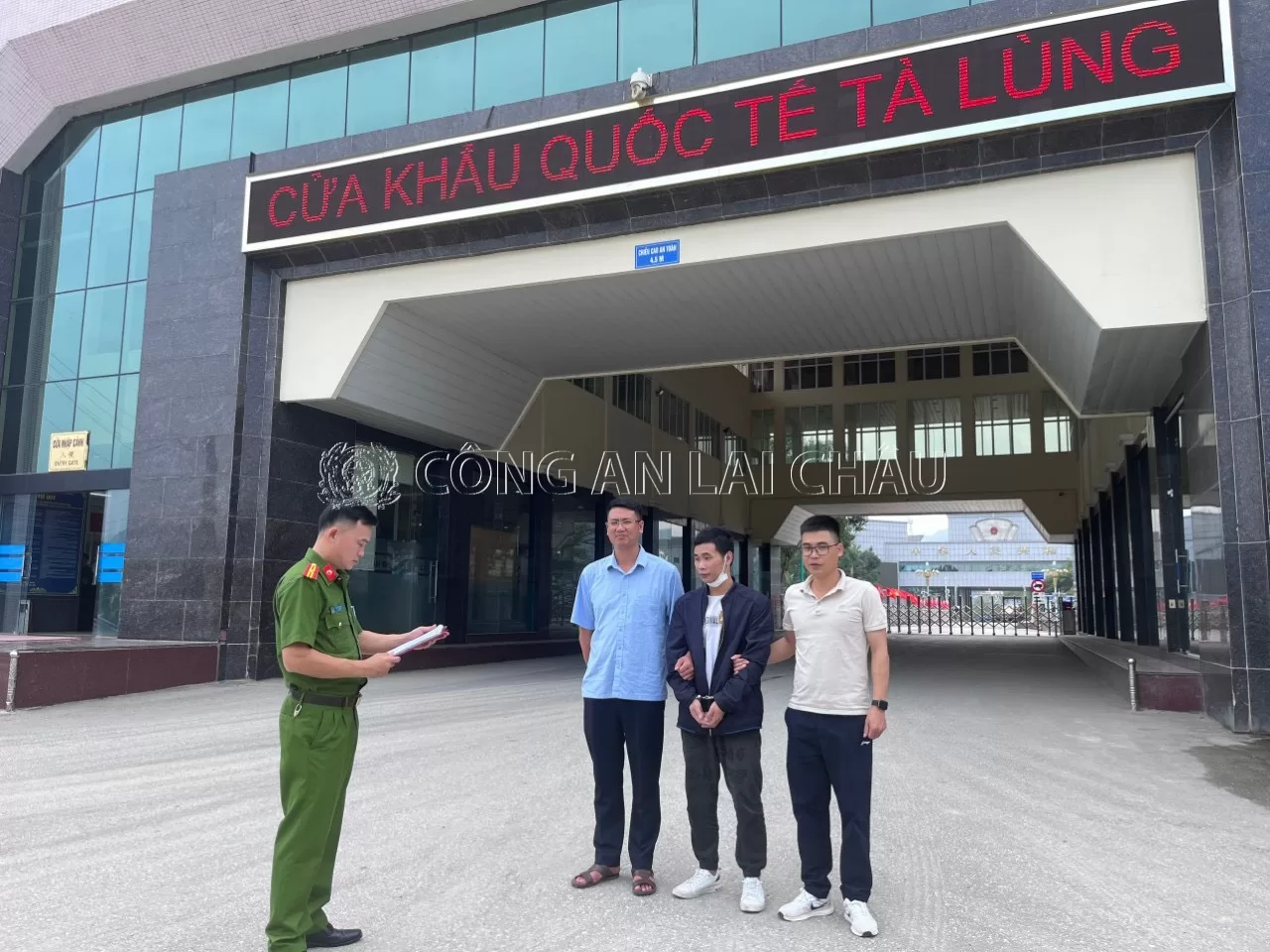 Công an huyện Than Uyên phối hợp bắt giữ đối tượng truy nã sau 5 năm lẩn trốn sang Trung Quốc