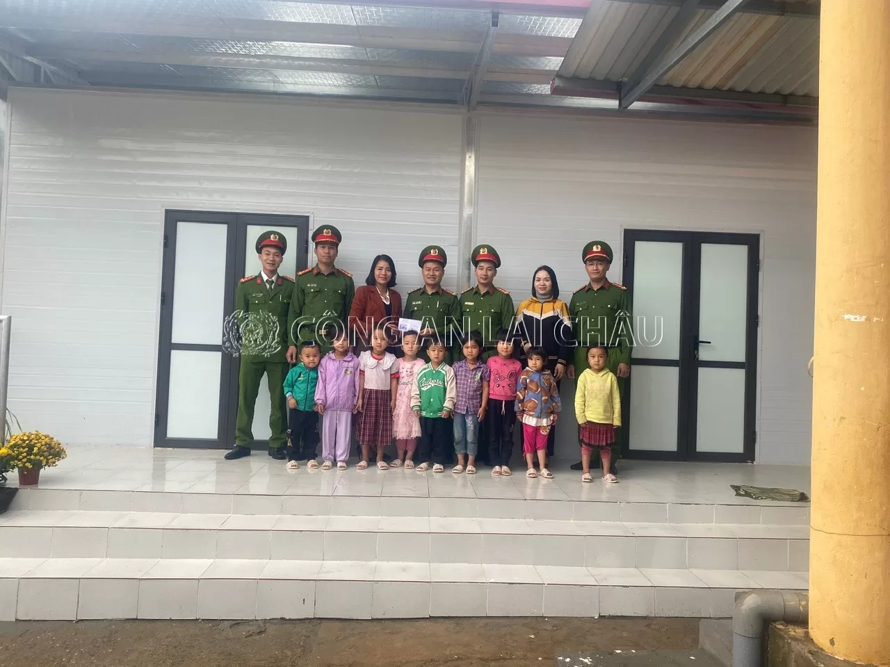 Tuổi trẻ Khối CSND đồng hành cùng em tới trường