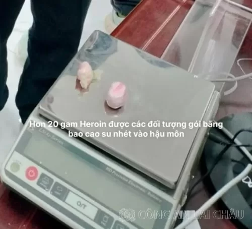 Giấu 20gam Heroin trong 