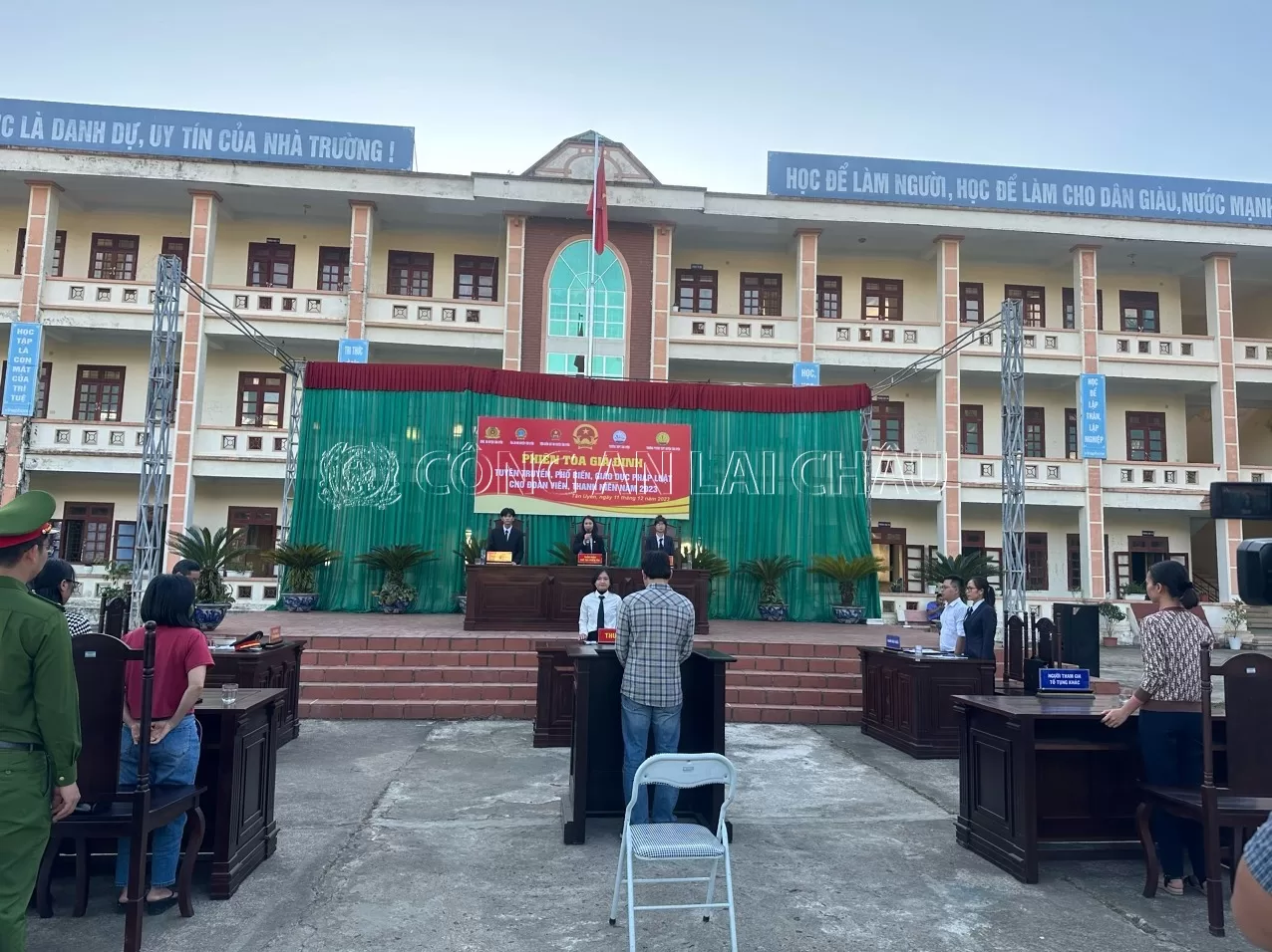 Liên ngành tố tụng huyện Tân Uyên: tuyên truyền pháp luật bằng hình thức mở “Phiên tòa giả định”.
