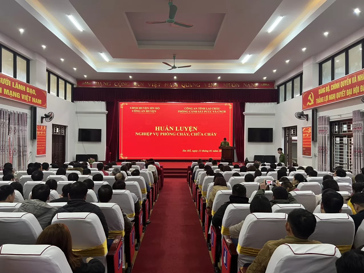 Huấn luyện, bồi dưỡng nghiệp vụ PCCC quần chúng năm 2024 trên địa bàn huyện Sìn Hồ