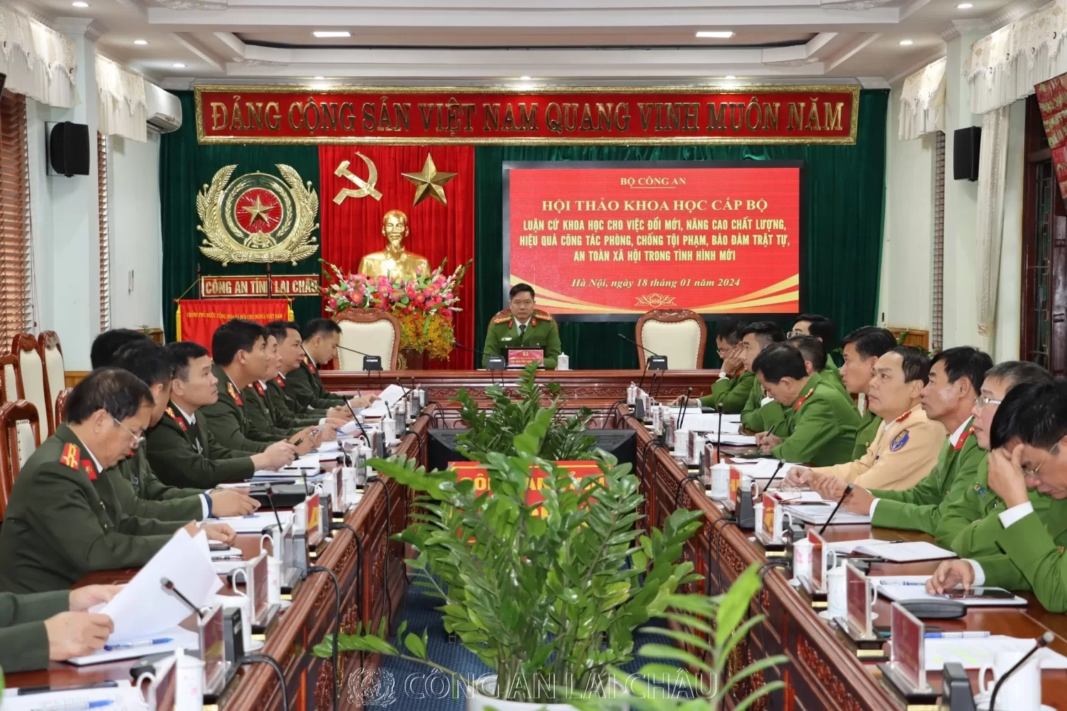 Đại tá Phạm Hải Đăng - Phó giám đốc Công an tỉnh chủ trì Hội nghị tại điểm cầu Công an tỉnh Lai Châu