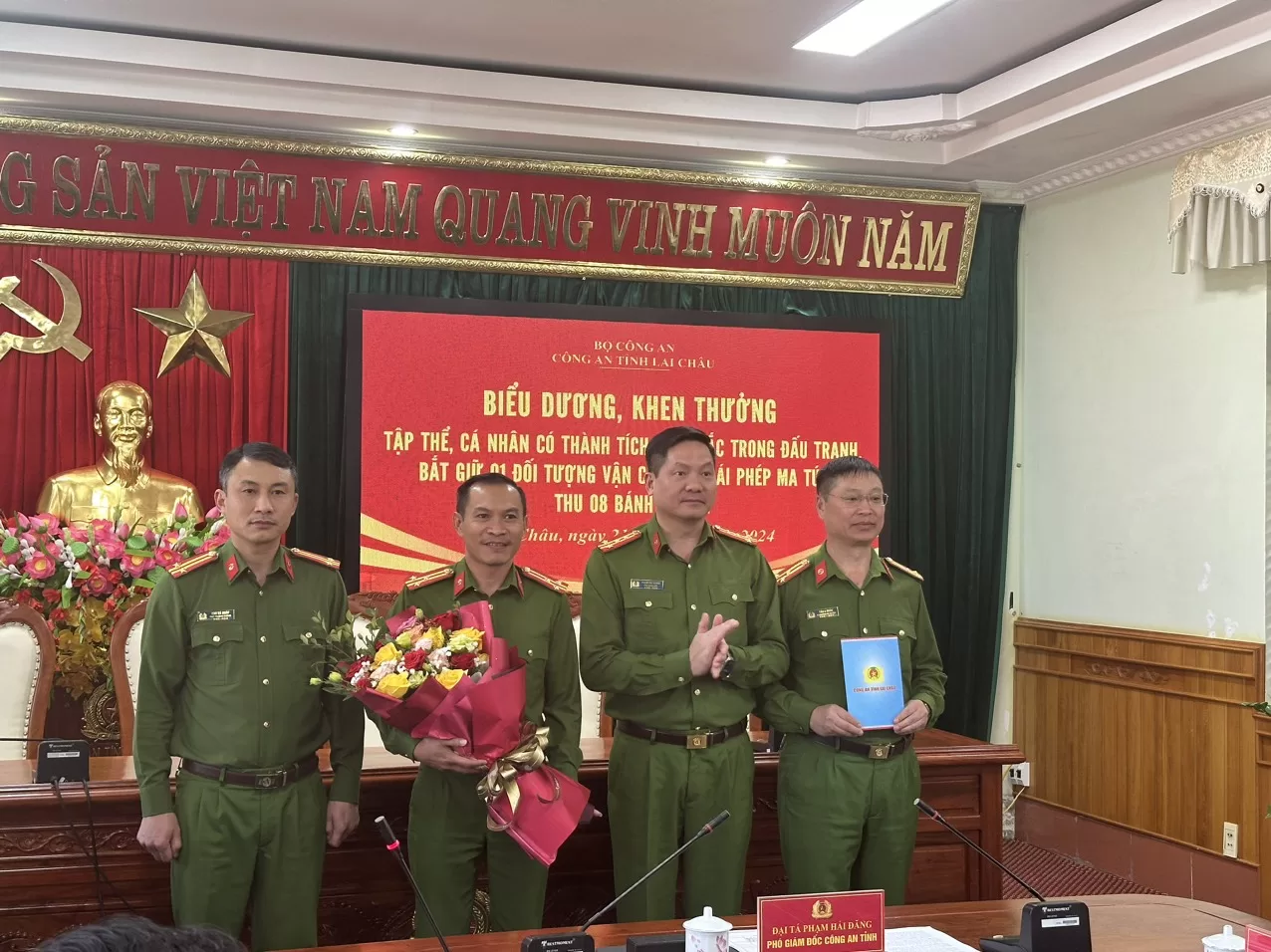 Biểu dương, khen thưởng Phòng CSĐT tội phạm về ma túy phá vụ vận chuyển 8 bánh heroin