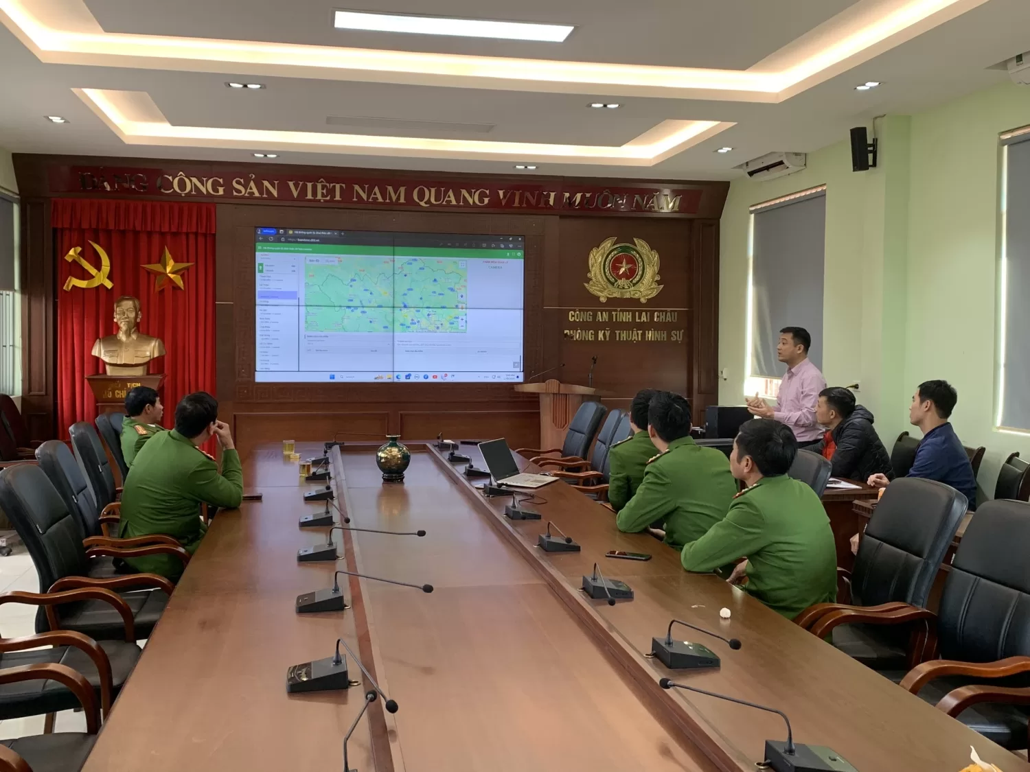 Đoàn công tác làm việc với Phòng Kỹ thuật hình sự
