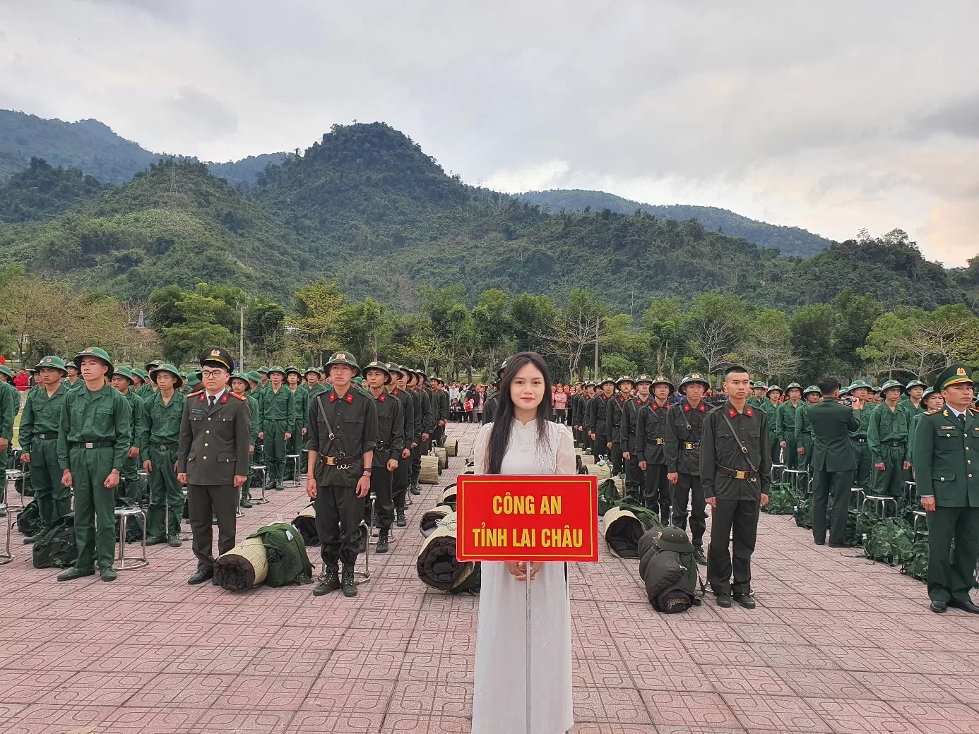 Công an huyện Phong Thổ phối hợp tổ chức Lễ Giao nhận quân  năm 2024 nhanh gọn, an toàn