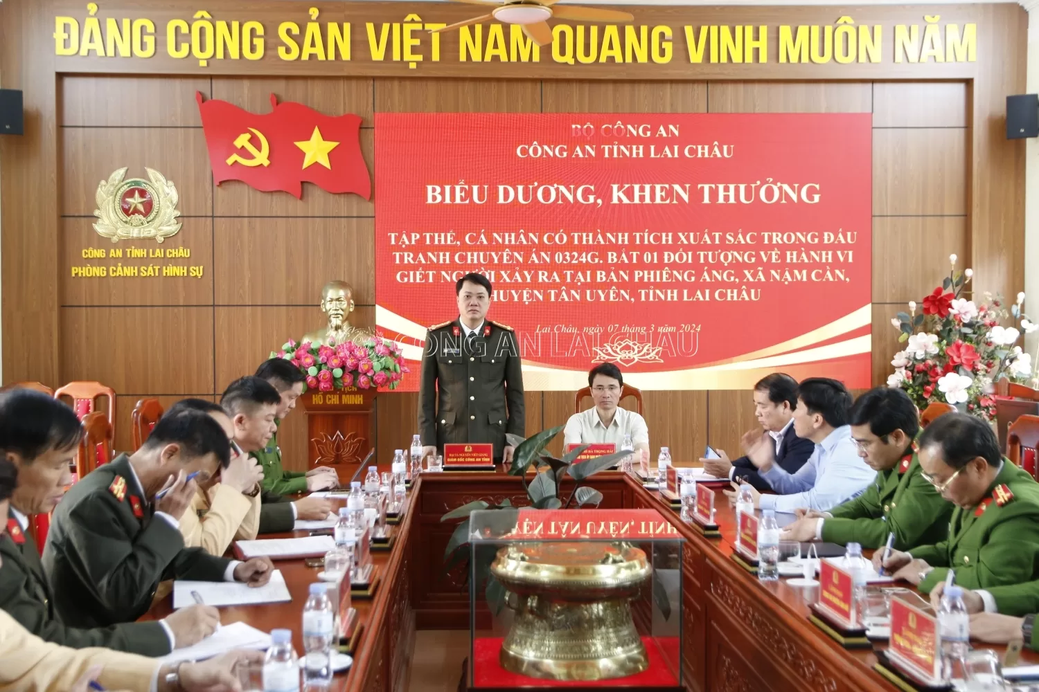 Đồng chí Giám đốc Công an tỉnh chủ trì buổi lễ