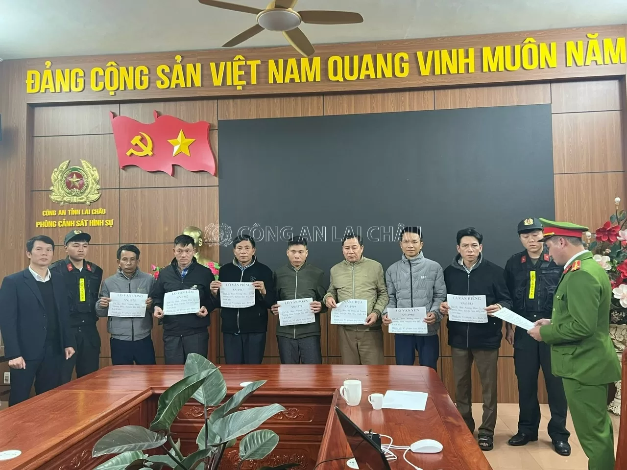 Cơ quan CSĐT công bố lệnh bắt khẩn cấp 7 đối tượng về hành vi khai tác khoáng sản trái phép