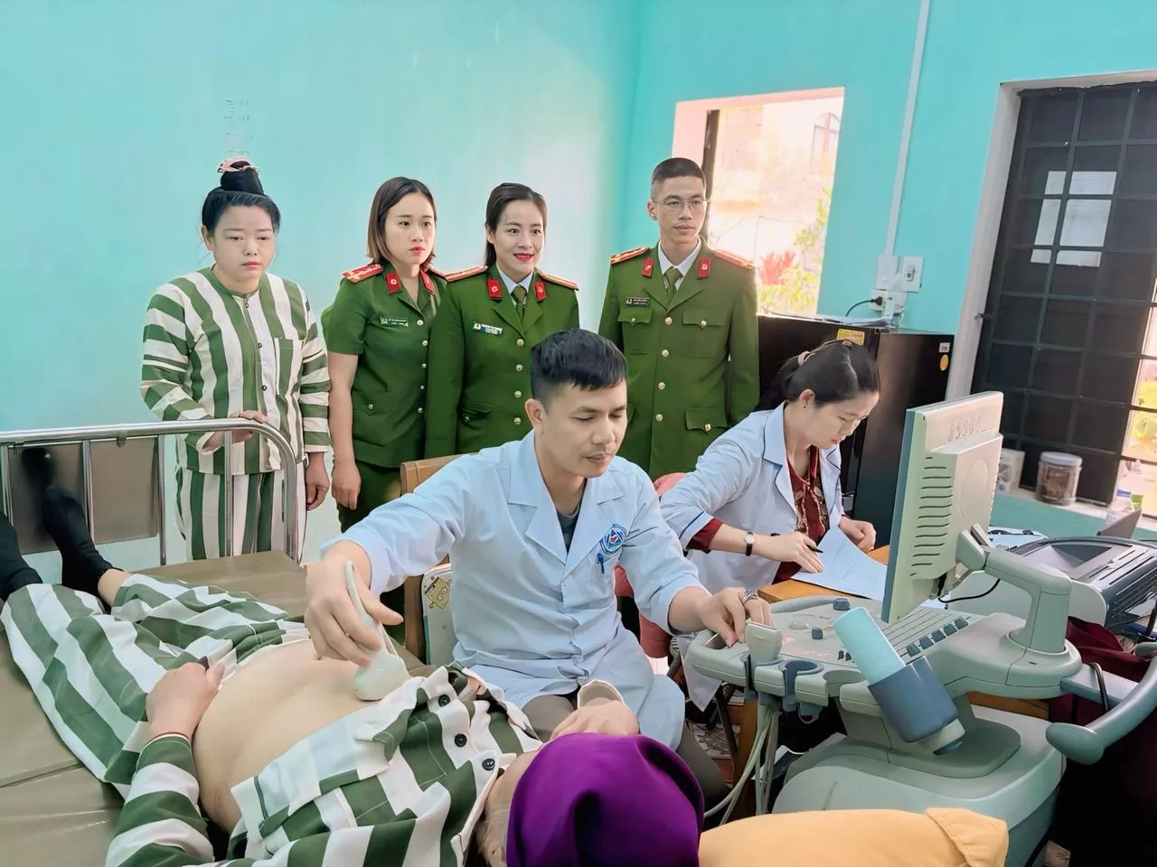 Việc thăm khám chữa bệnh cho phạm nhân thể hiện sự nhân văn trong chính sách của Đảng, Nhà nước
