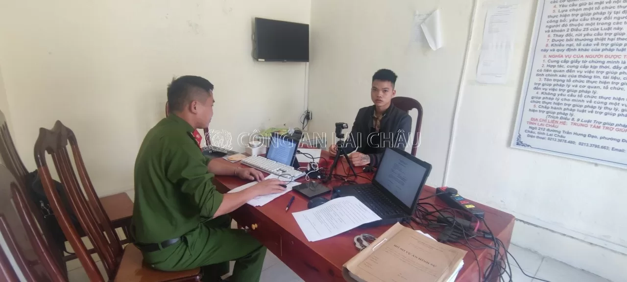 Công an huyện Sìn Hồ vận động thành công Đối tượng Vàng A Lành bị truy nã hành vi “Trộm cắp tài sản” ra đầu thú