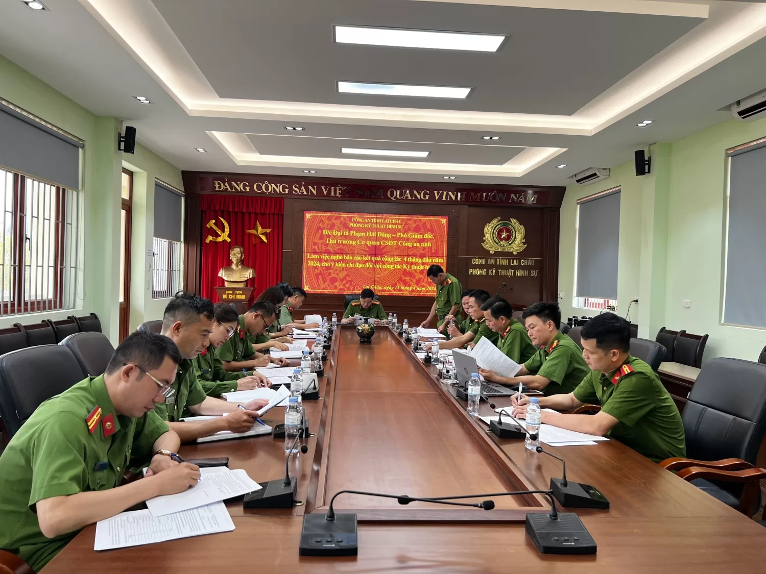 Định kỳ làm việc với Phòng Kỹ thuật hình sự Công an tỉnh Lai Châu