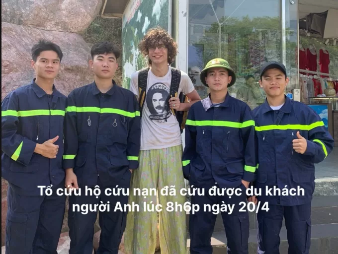 Trắng đêm tìm kiếm cứu hộ thành công du khách người Anh bị lạc trong rừng