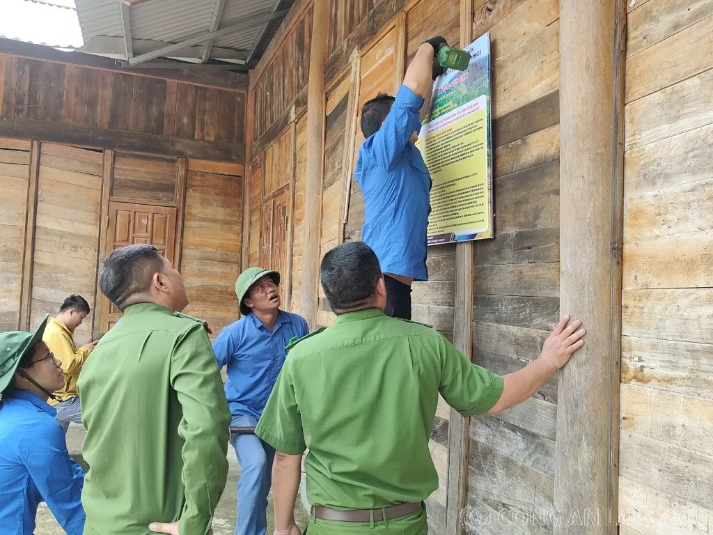 Cắm Pano quy định về bảo vệ tài nguyên khoáng sản đất hiếm
