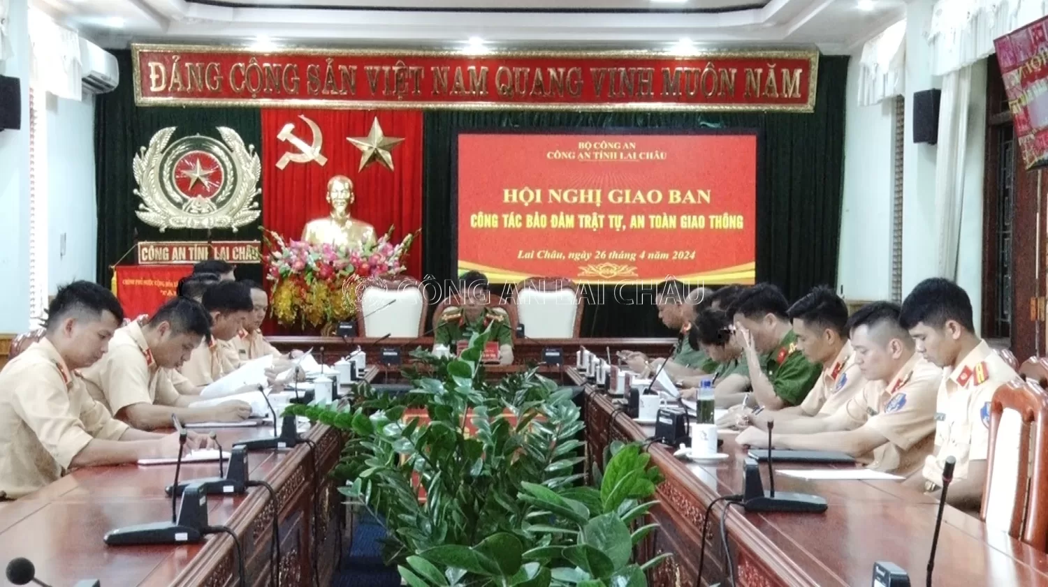 Đại tá Lê Anh Hưng - Phó Giám đốc Công an tỉnh chủ trì tại điểm cầu Công an tỉnh Lai Châu