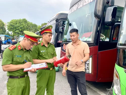 Kiểm tra điều kiện an toàn PCCC và CNCH các phương tiện tham gia giao thông trên địa bàn tỉnh
