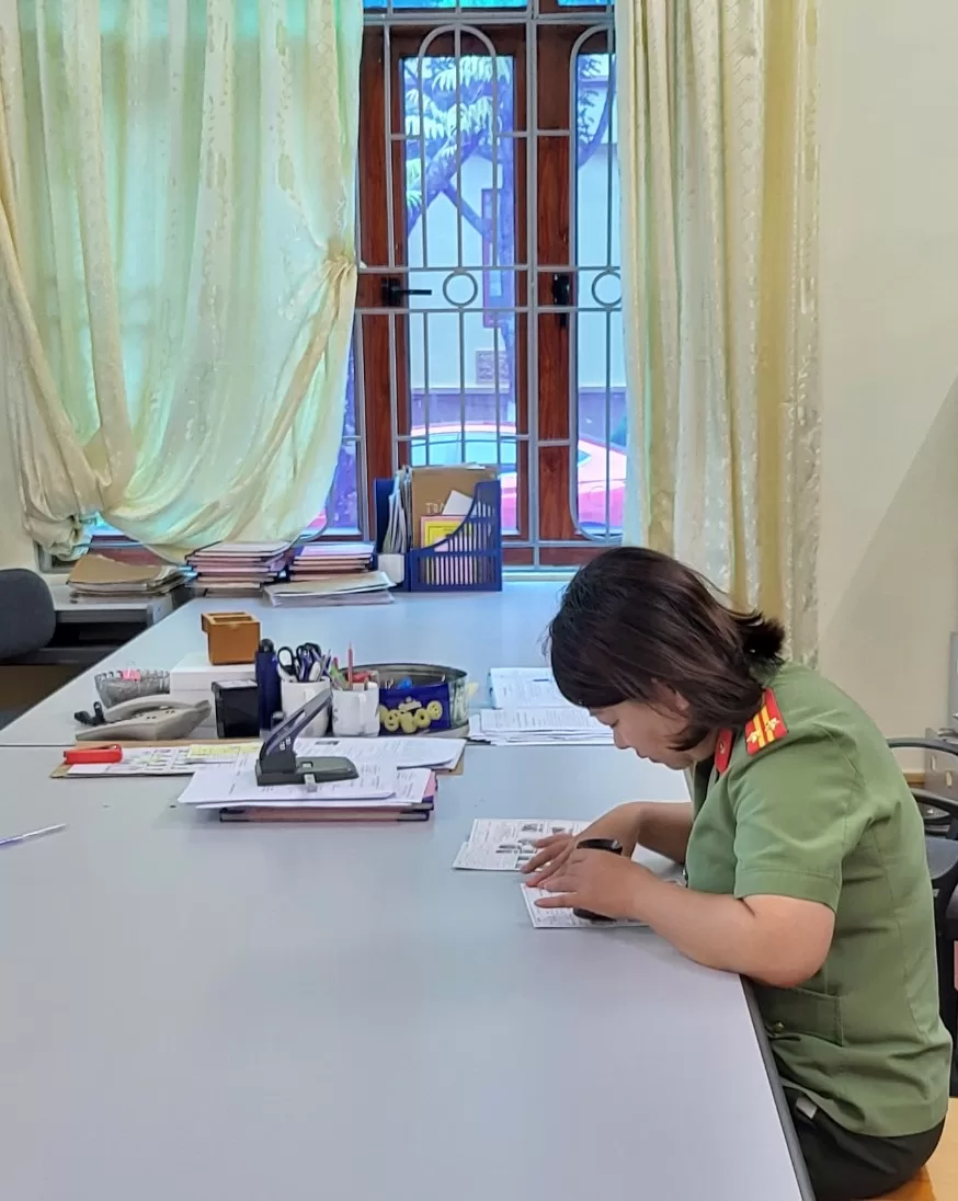 Phát hiện đối tượng có 01 tiền án về hành vi đánh bạc và 01 quyết định truy nã về hành vi trộm cắp tài sản của công dân