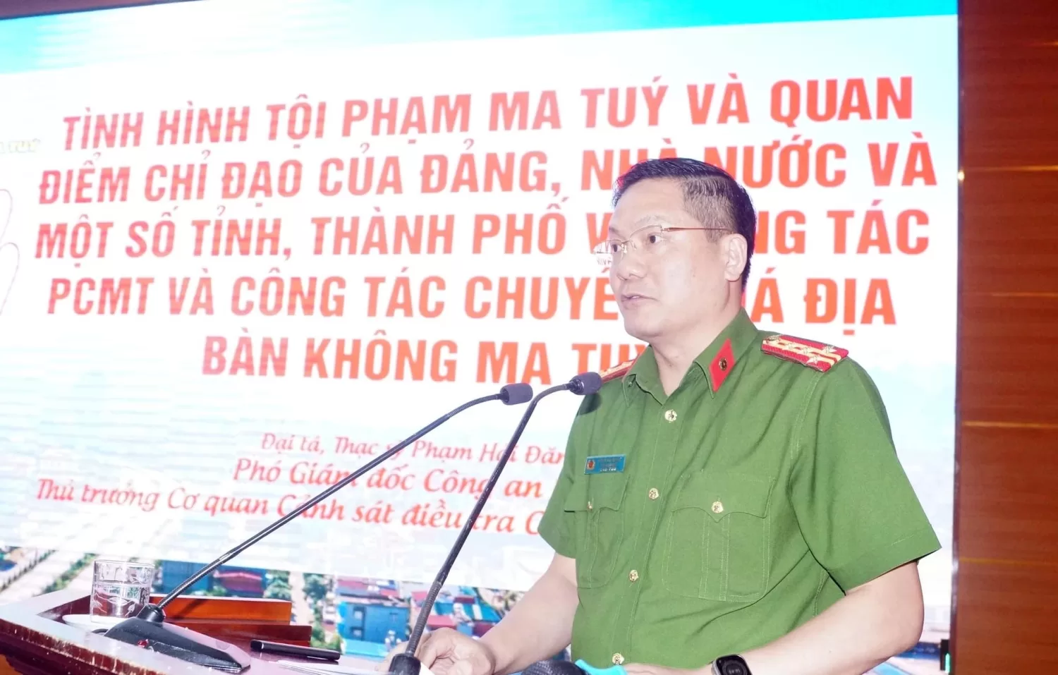 Có thể là hình ảnh về 1 người và văn bản