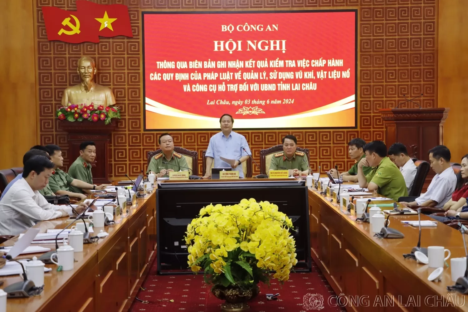 Đồng chí Tống Thanh Hải - Phó Chủ tịch Thường trực UBND tỉnh phát biểu tại Hội nghị
