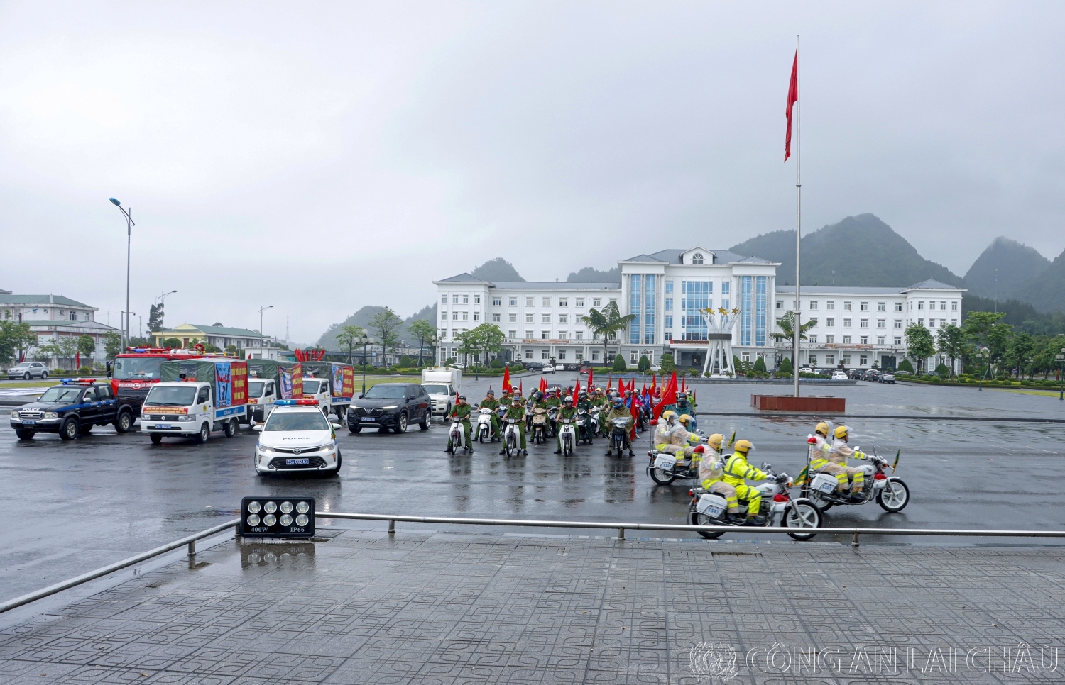 Các lực lượng tham gia diễu hành hưởng ứng phòng, chống ma tuý