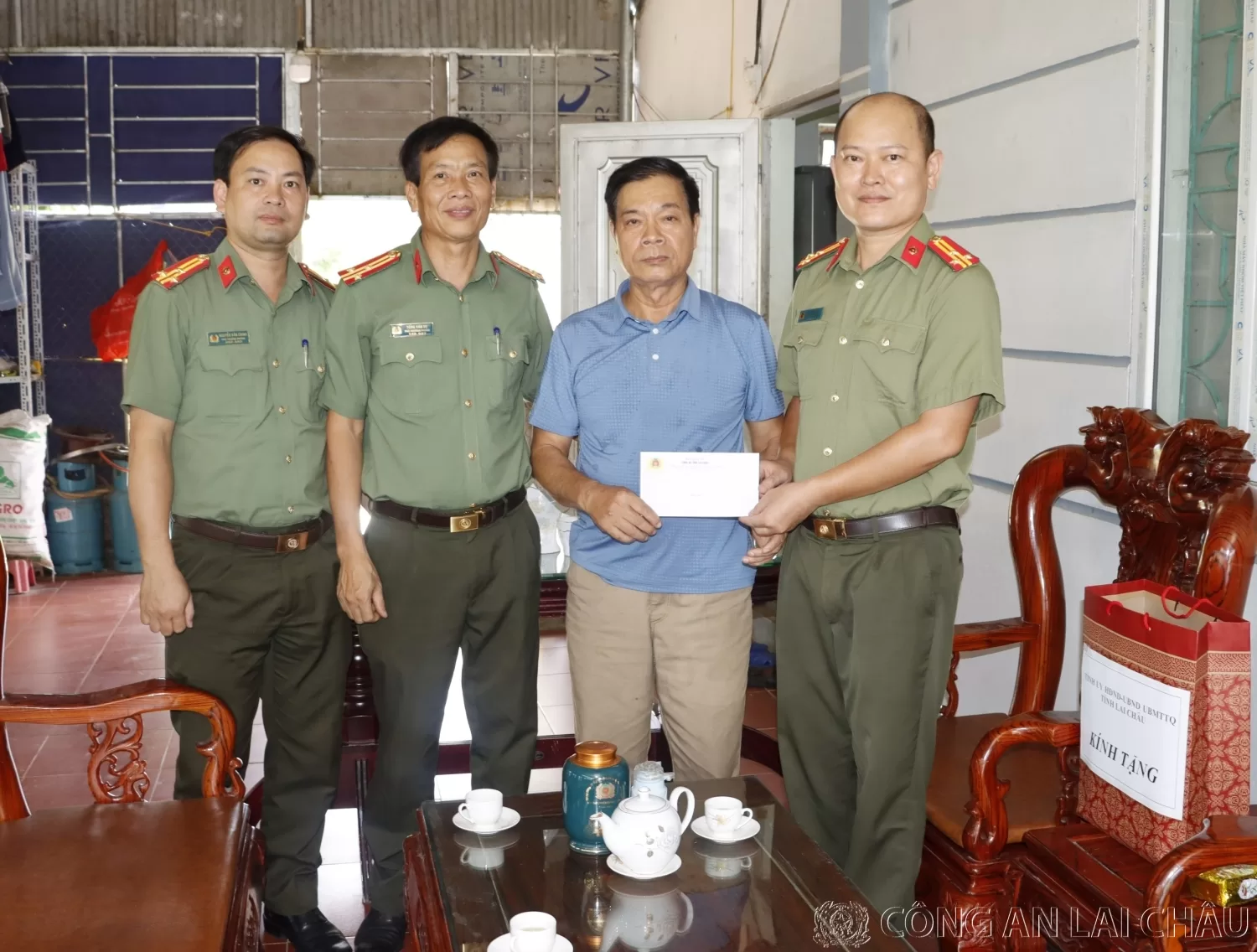 Công an tỉnh thăm, tặng quà Thương binh