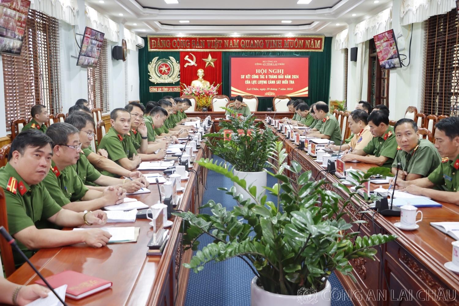 Đại tá Nguyễn Viết Giang - Giám đốc Công an tỉnh dự Hội nghị tại điểm cầu Công an tỉnh Lai châu