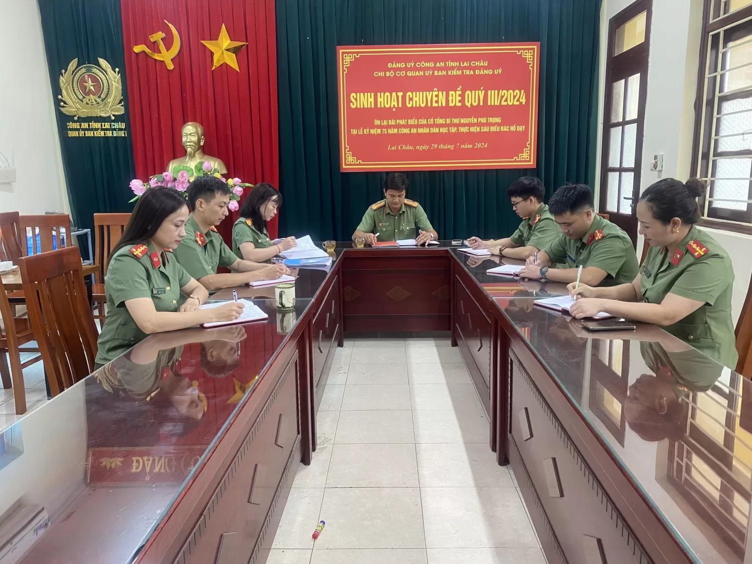Chi bộ cơ quan Ủy ban kiểm tra đảng ủy sinh hoạt chính trị ôn lại bài phát biểu của cố Tổng Bí thư Nguyễn Phú Trọng