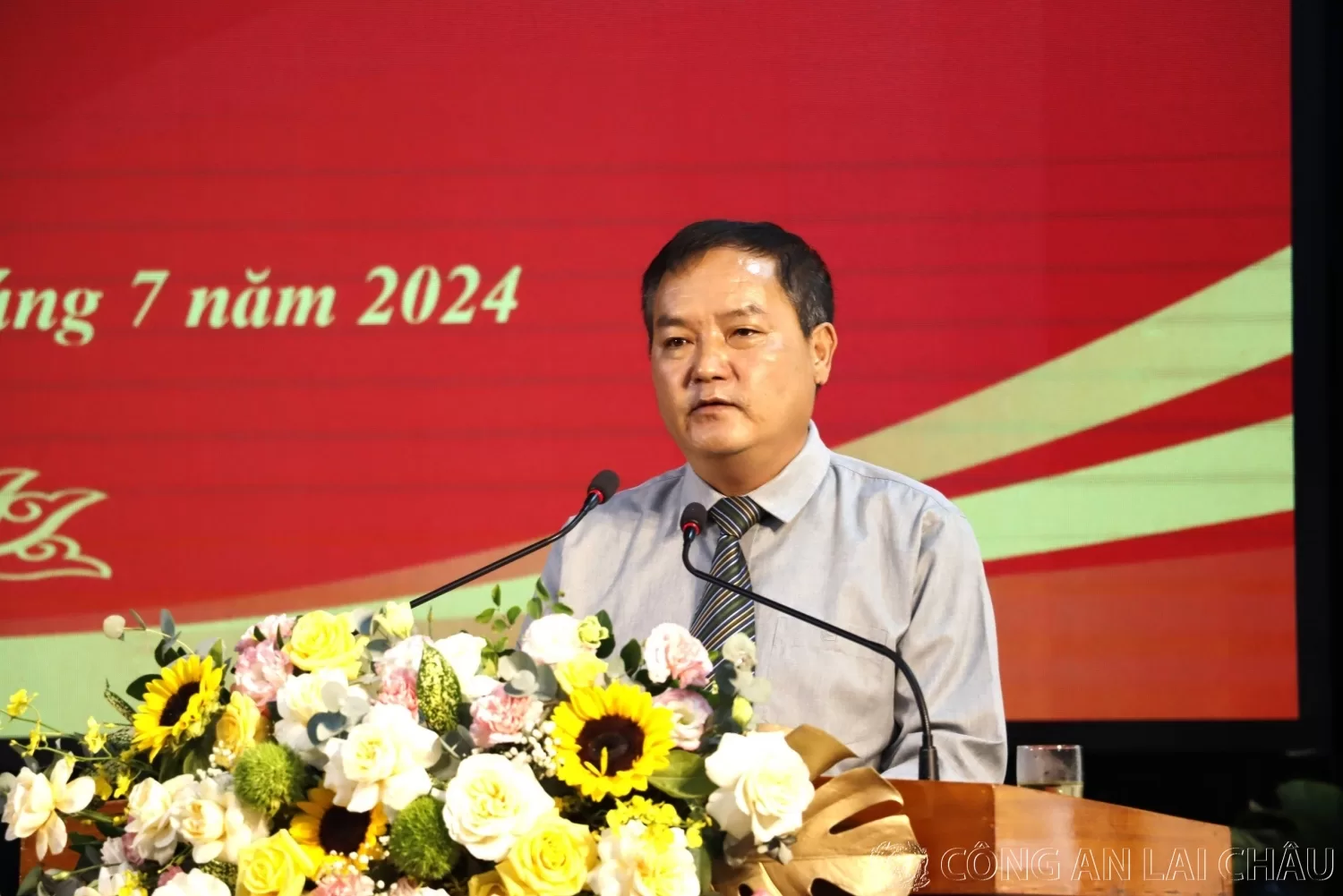 Đồng chí Giàng A Tính Ủy viên Ban Thường vụ Tỉnh ủy, Phó Chủ tịch UBND tỉnh phát biểu chỉ đạo tại Hội nghị