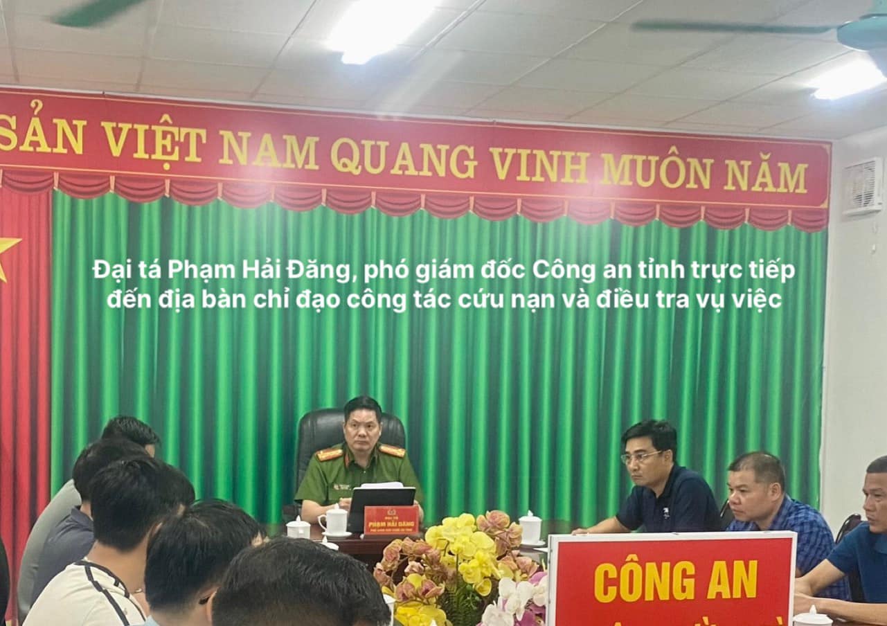 Có thể là hình ảnh về 7 người và văn bản cho biết 'SẢN VIỆT NAM QUANG VINH MUÔN NĂM Đại tá Phạm Hải Đăng, phó giám đốc Công an tỉnh trực tiếp đến địa bàn chỉ đạo công tác cứu nạn và điều travụ tra vu việc PRSMNİEGAN CÔNG AN'