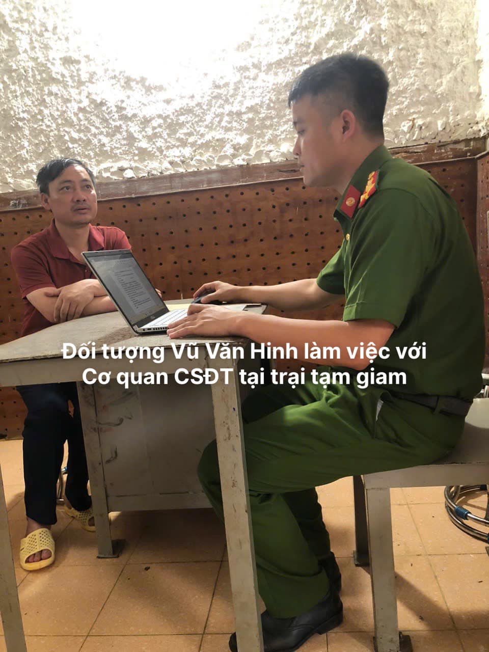 Có thể là hình ảnh về 2 người và văn bản