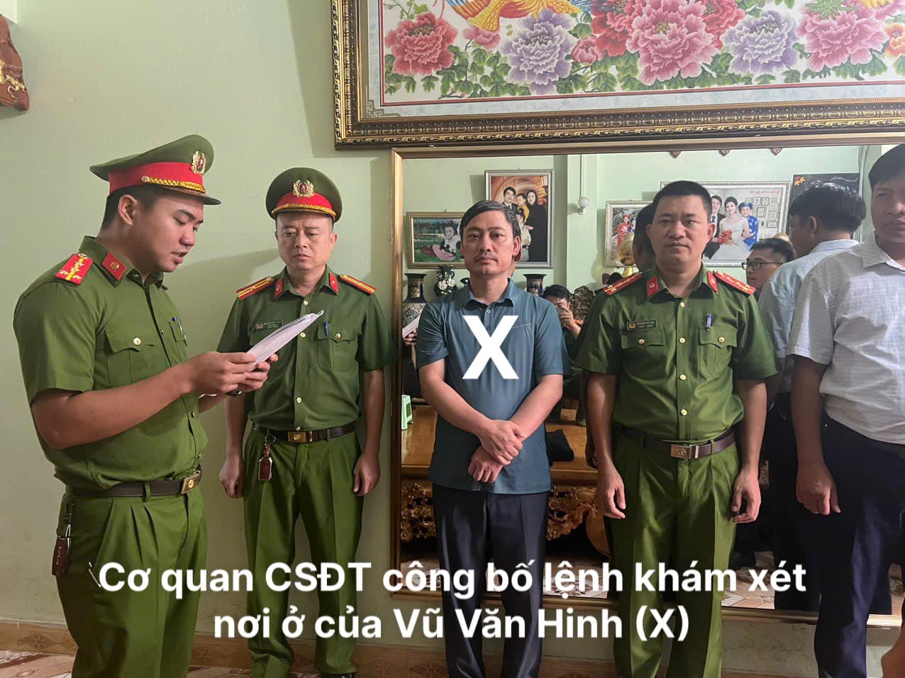 Có thể là hình ảnh về 5 người và văn bản