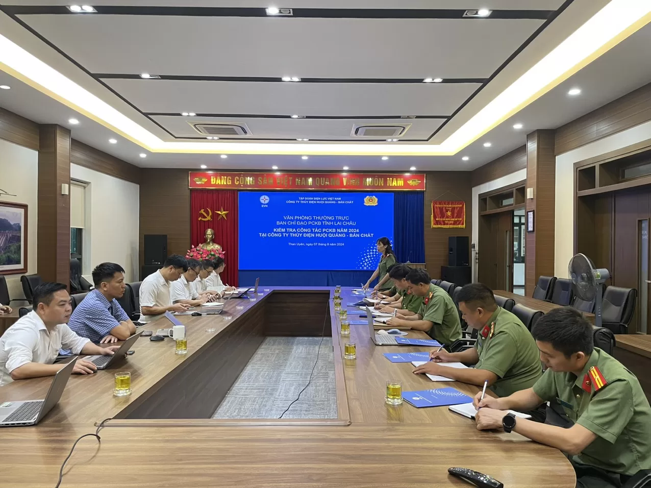 Đoàn kiểm tra công tác PCKB  tổ chức tuyên truyền, kiểm tra công tác PCKB tại mục tiêu Trung tâm hành chính của Huyện ủy - UBND huyện Than Uyên và Công ty Thủy điện Huội Quảng - Bản Chát.