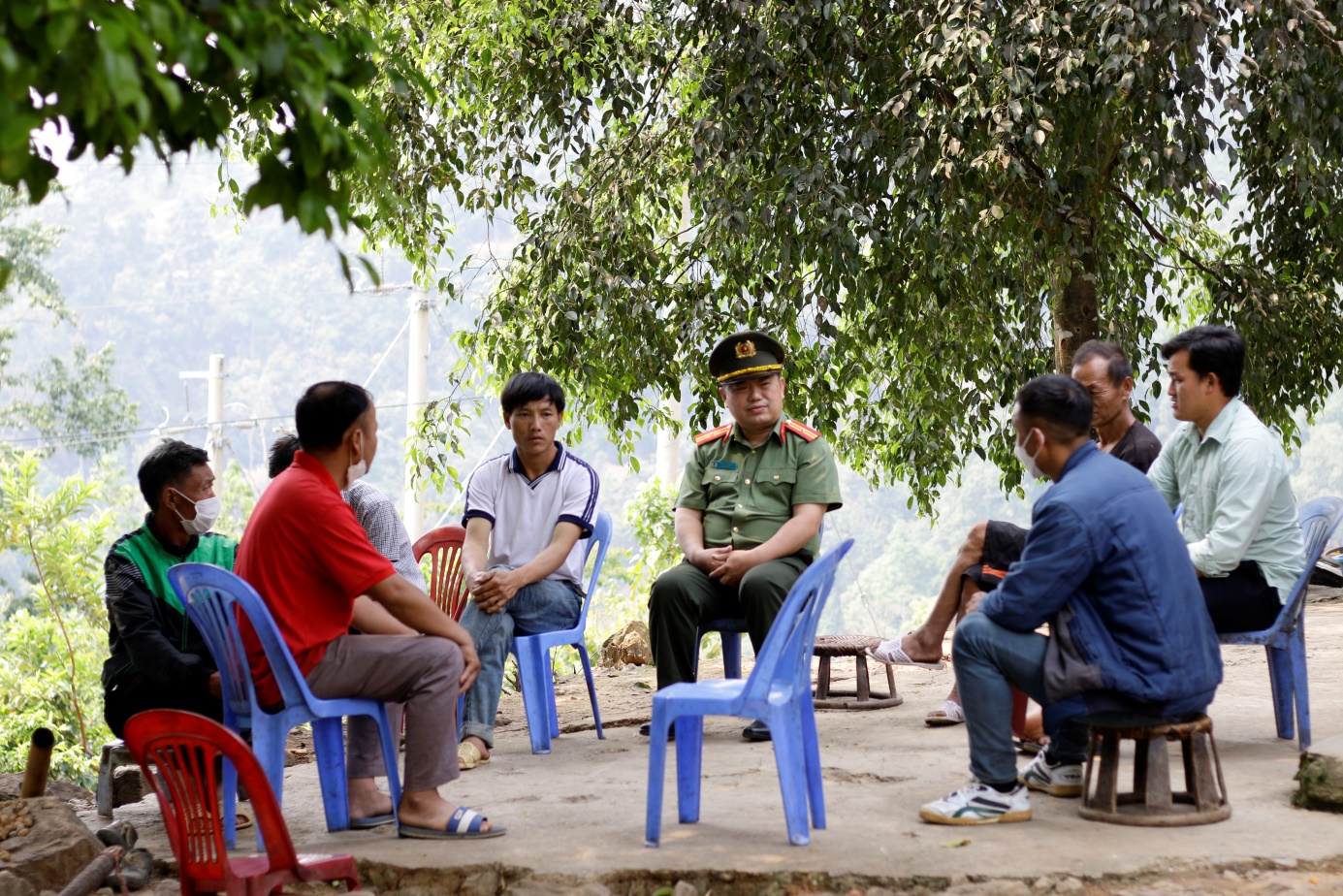 Hình ảnh: CBCS Phòng An ninh nội địa trong buổi tuyên truyền