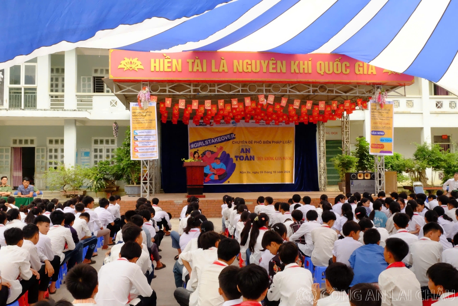 Tuyên truyền về chủ đề "An toàn trên không gian mạng"