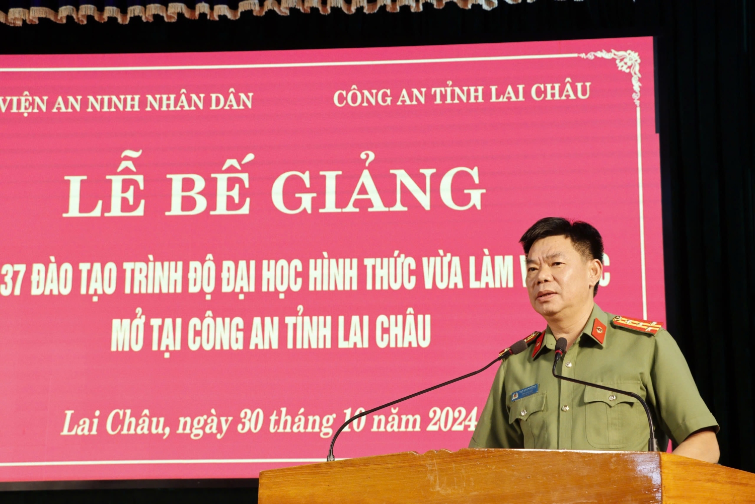 Đại tá Tao Văn Trường - Phó Giám đốc Công an tỉnh phát biểu chỉ đạo tại buổi lễ