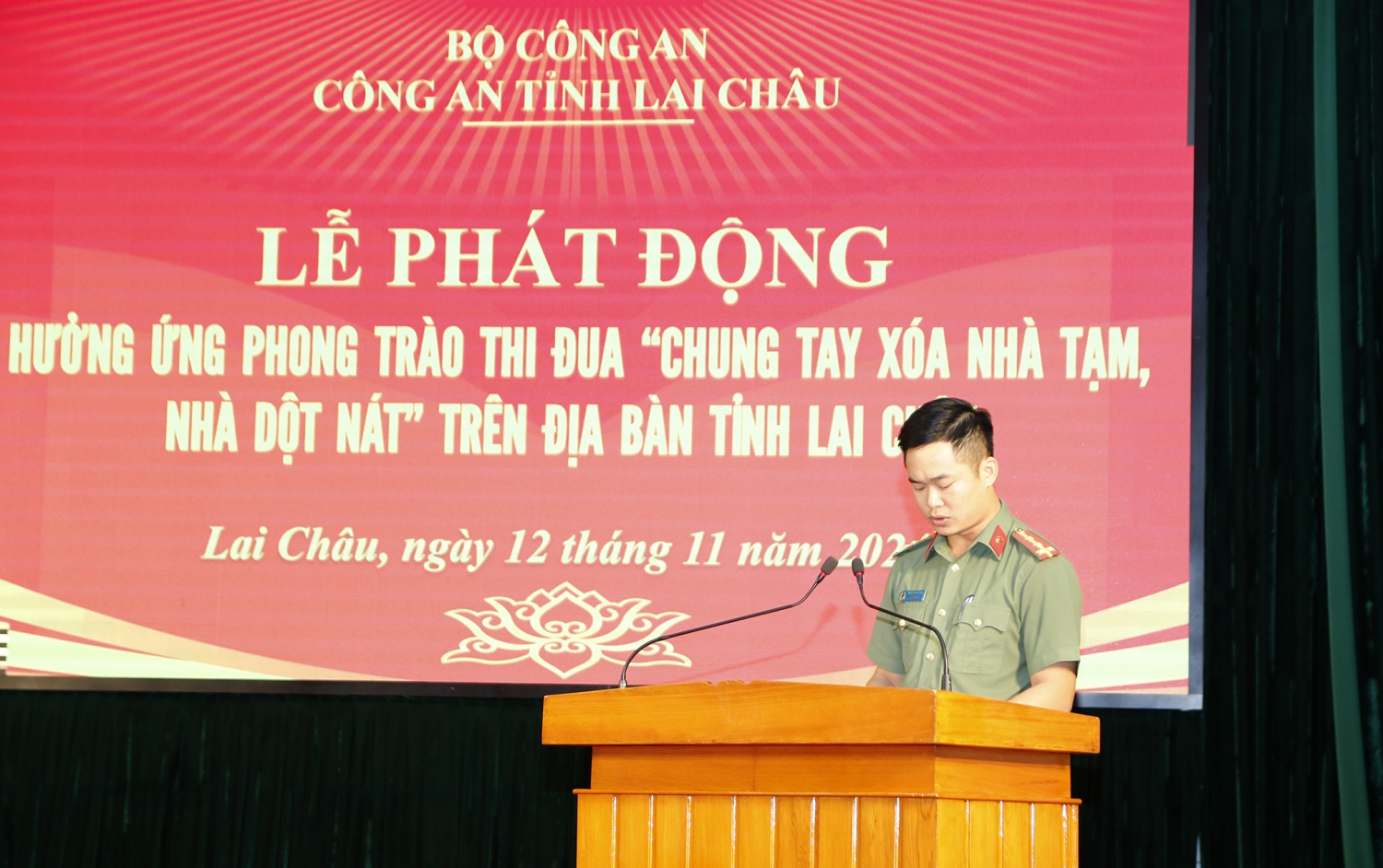 Đồng chí Trưởng Ban thanh niên Công an tỉnh đại diện cho đoàn viên thanh niên Công an tỉnh hưởng ứng lễ phát động