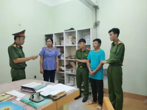 Tạm giam 01 bị can về hành vi chống người thi hành công vụ