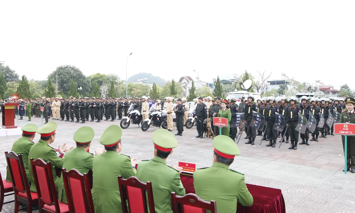 Các lực lượng tham dự Lễ ra quân