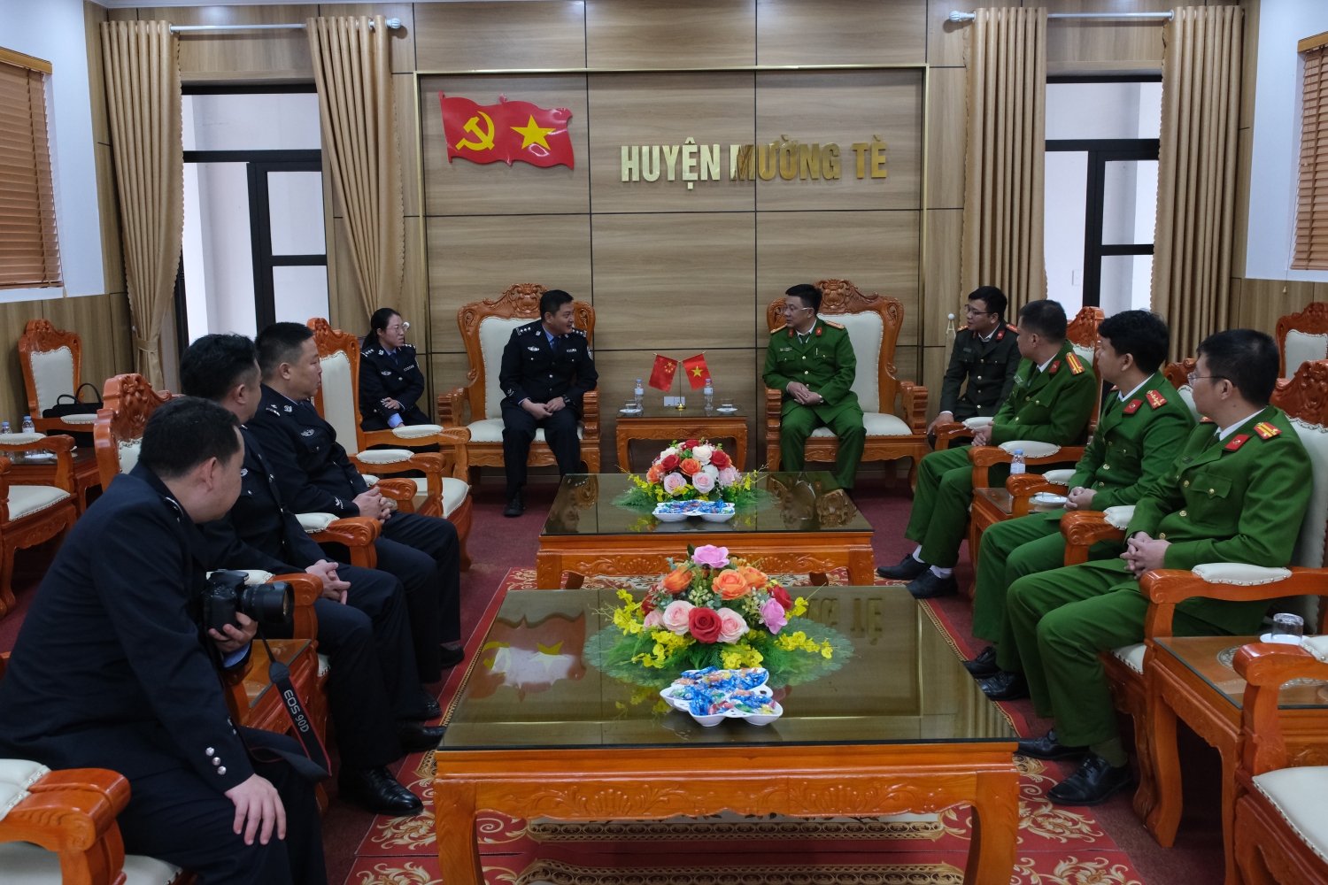 Hội đàm cảnh vụ song phương giữa Công an huyện Mường Tè, tỉnh Lai Châu với Cục Công an huyện Lục Xuân, tỉnh Vân Nam