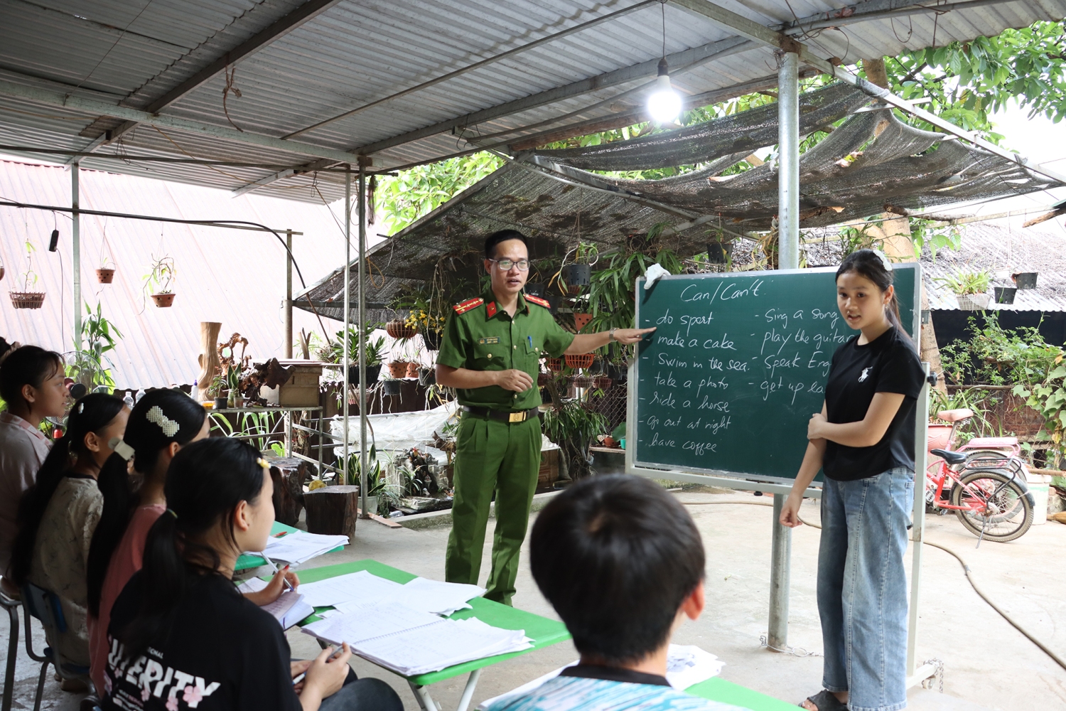 Lớp học ban đầu có 6 học sinh, sau một năm đã có hơn 50 học sinh đăng ký tham gia