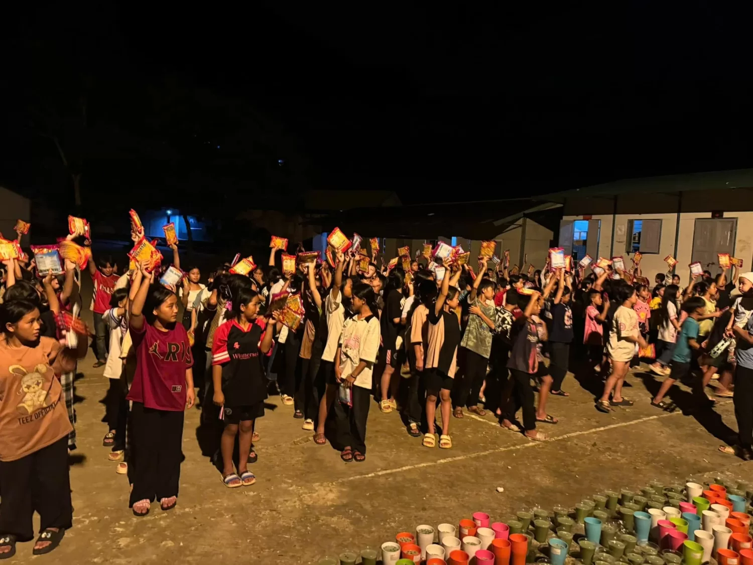 “Quán trà sữa, quán bánh 0 đồng” đã trở thành điểm đến yêu thích của các em nhỏ trong các bản (2)