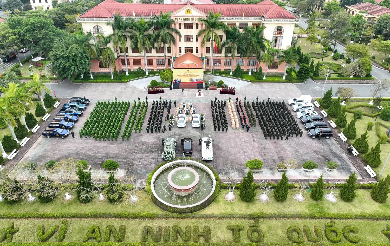 Quang cảnh lễ ra quân