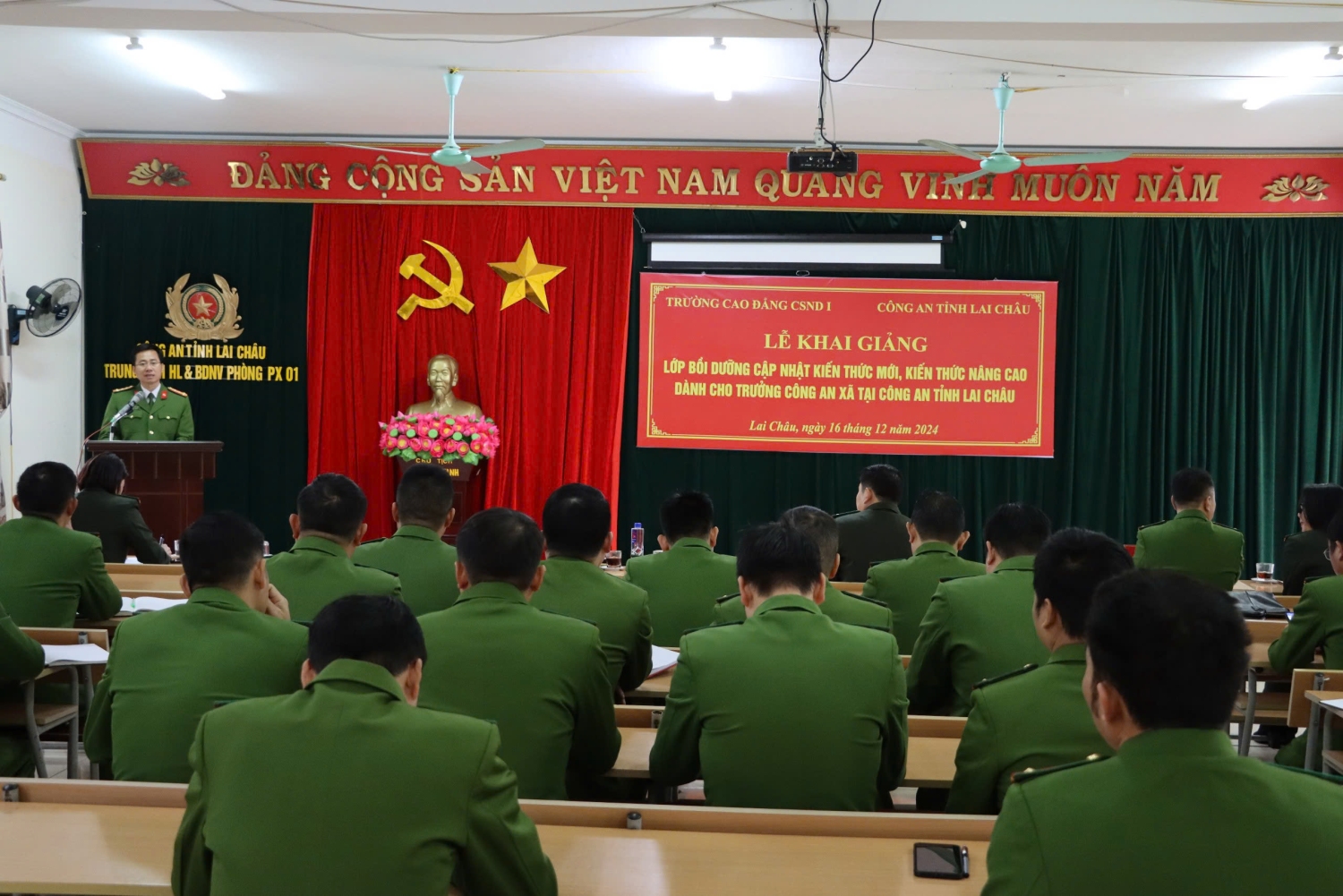 Đại tá Phạm Tuấn Hiệp – Phó hiệu trưởng Trường Cao đẳng CSND I phát biểu tại lễ khai giảng