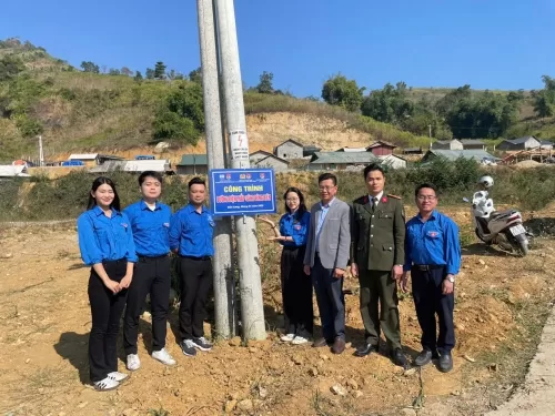 Khánh thành công trình “Đường điện thắp sáng vùng biên” tại xã Bản Lang