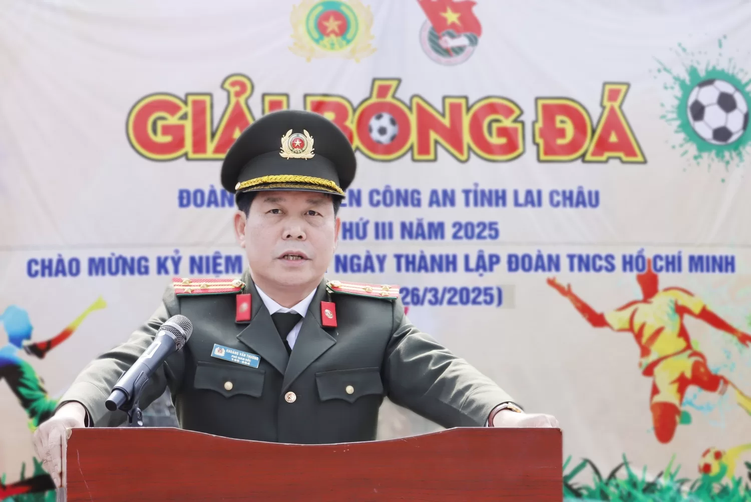 Thượng tá Khoàng Văn Thương - Phó Giám đốc Công an tỉnh phát biểu tại lễ khai mạc