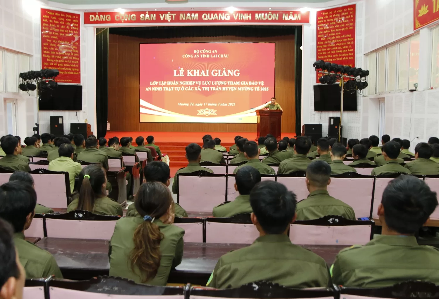 Đồng chí Thượng tá Đỗ Tú Anh – Phó trưởng Phòng Tham mưu Công an tỉnh phát biểu chỉ đạo